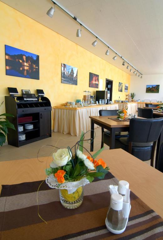 Hotel Frankenhoehe Aurach Exterior photo