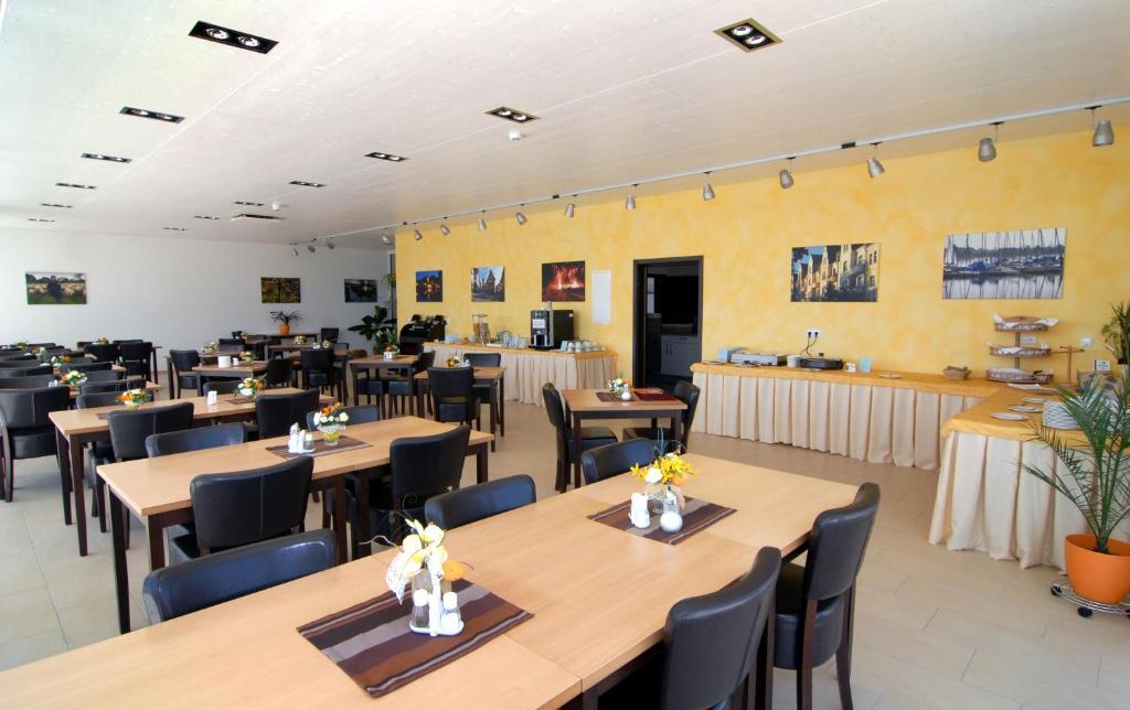Hotel Frankenhoehe Aurach Exterior photo