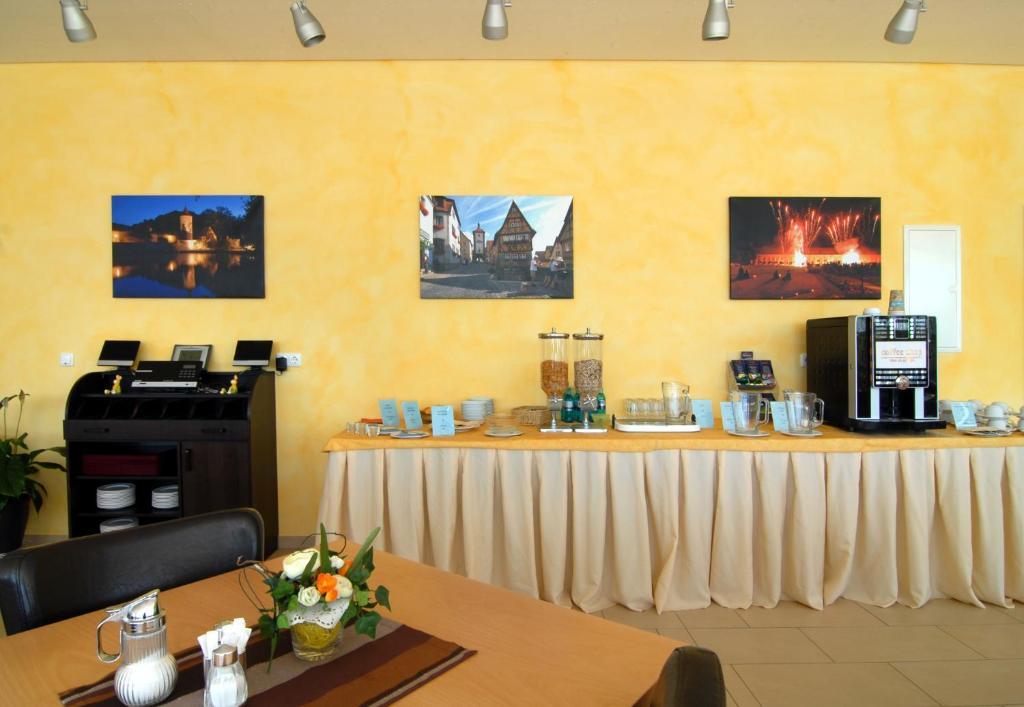 Hotel Frankenhoehe Aurach Exterior photo